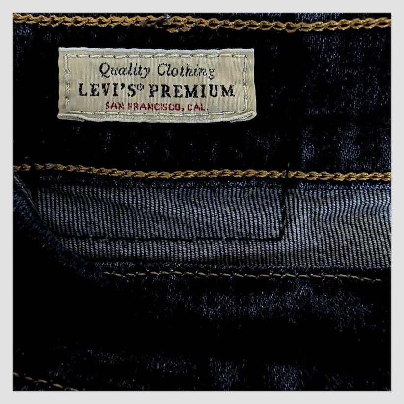 Levi's 724 High Rise Straight Jeans W32 L30 Dark Blue 26in Leg – Jeans product photo 7 | RewearableUK