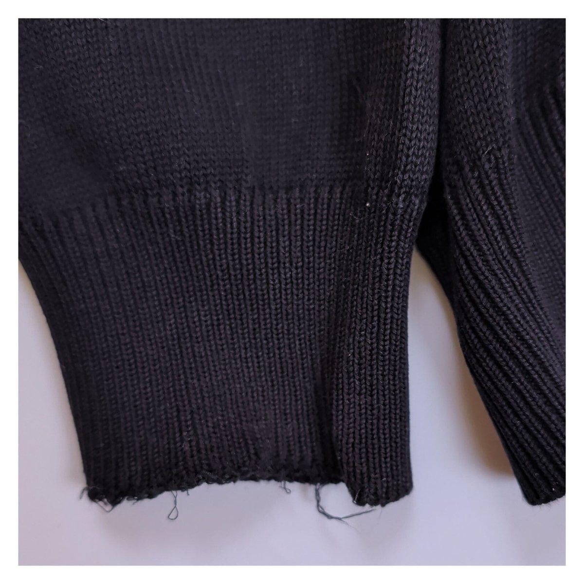 GANT Men's Jumper Regular M Black Embroidered Logo 100% Cotton – product photo 4 | RewearableUK