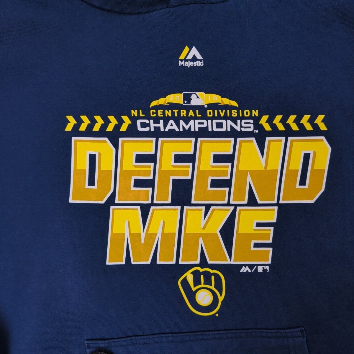 Majestic Men's Defend MKE Graphic Hoodie 2XL Navy – product photo 2 | RewearableUK