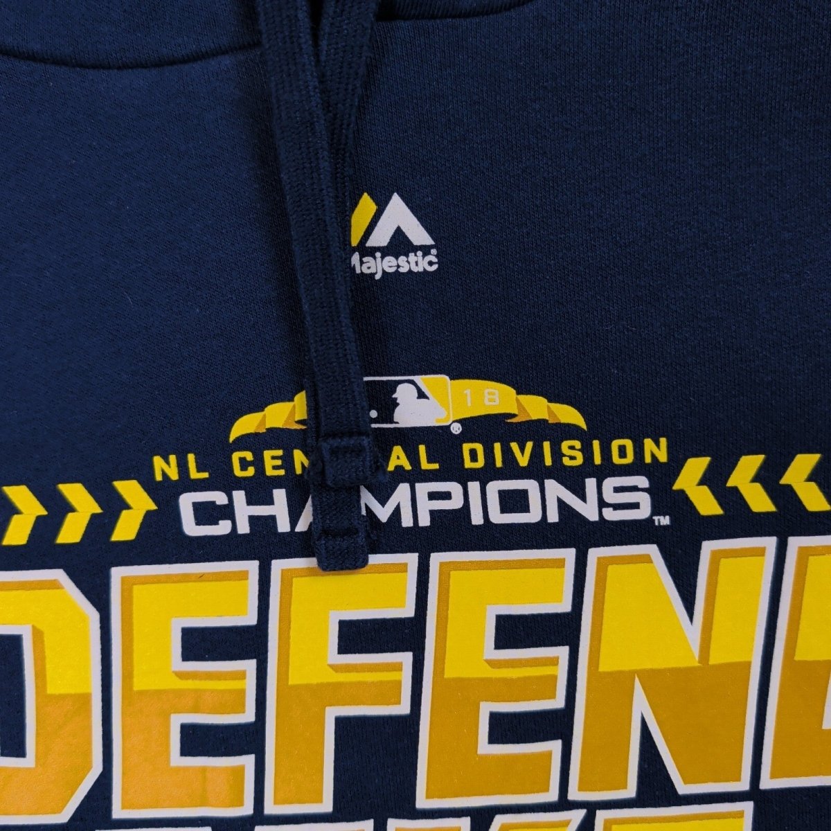 Majestic Men's Defend MKE Graphic Hoodie 2XL Navy – product photo 3 | RewearableUK