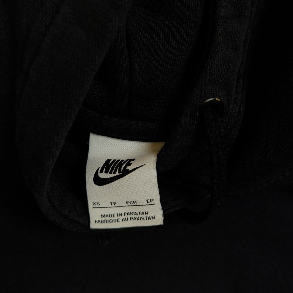 Nike Men's Embroidered Swoosh Hoodie XS Black – product photo 4 | RewearableUK