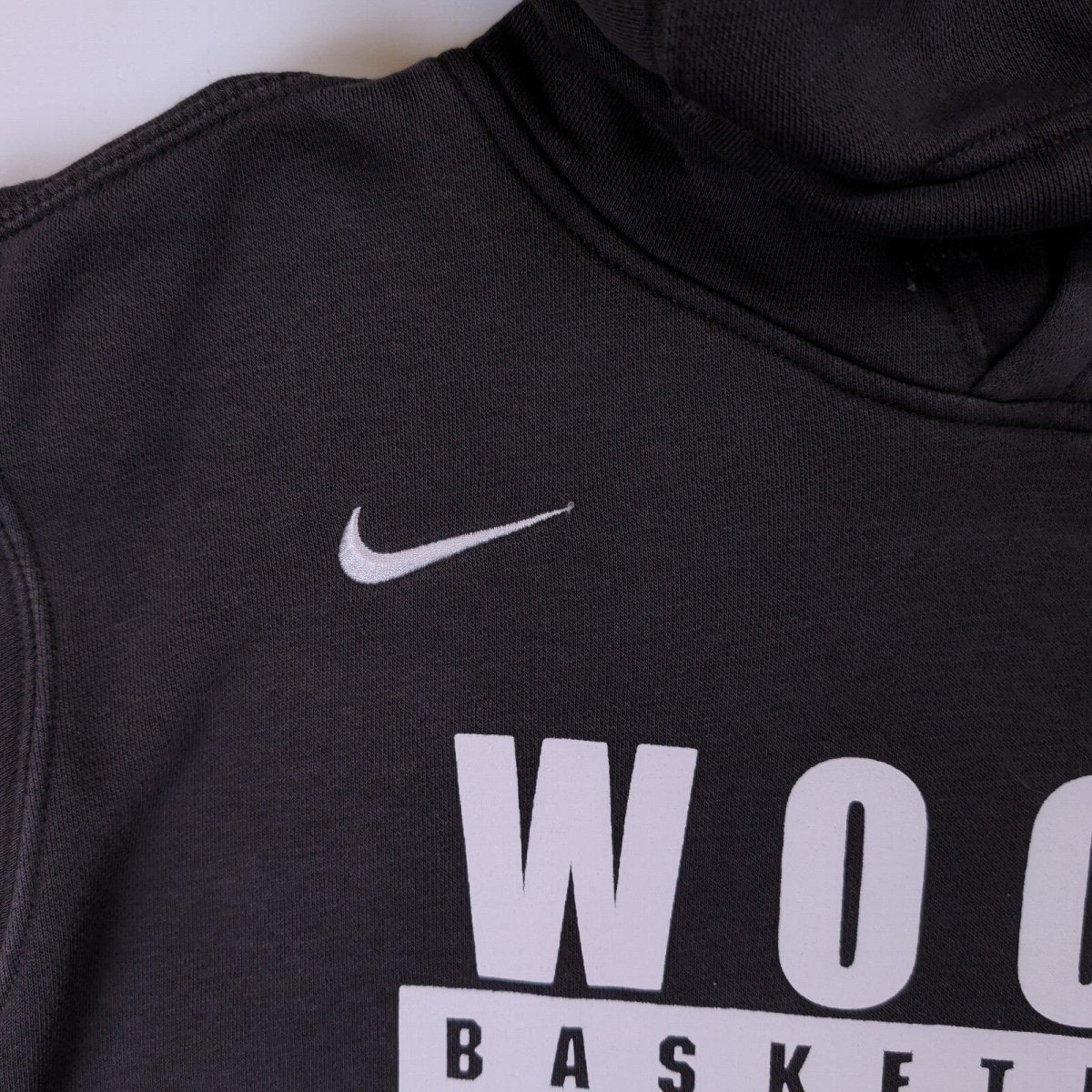 Nike Men's Wood Basketball Graphic Hoodie M Black – product photo 3 | RewearableUK