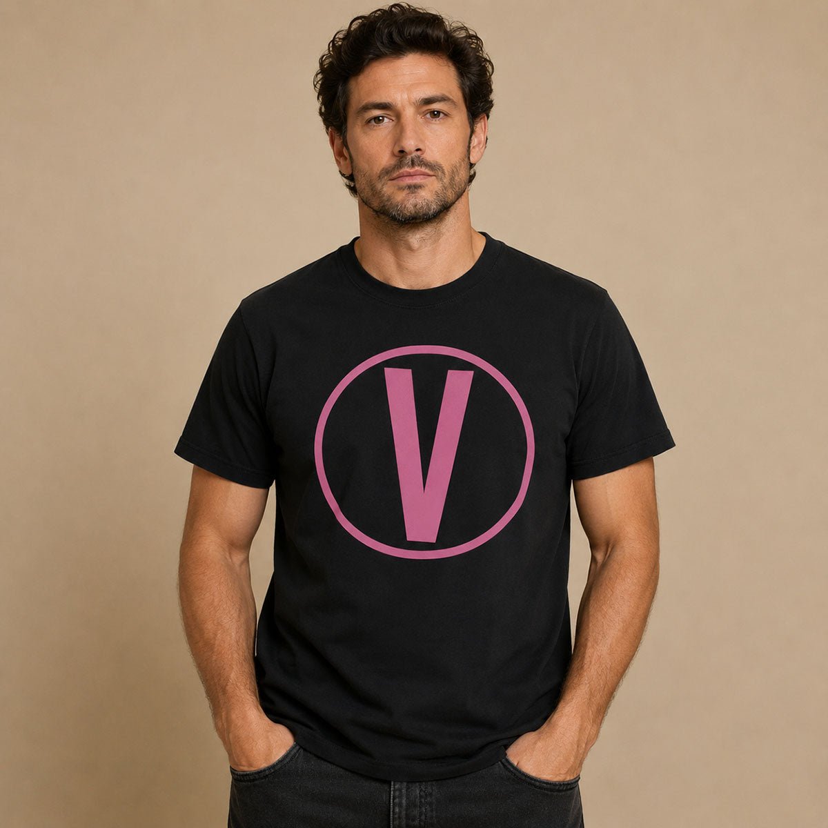 The Vaccines 2011 Tour T-Shirt M Black Fruit of the Loom Indie Rock Tee – Music T-Shirt product photo 1 | RewearableUK
