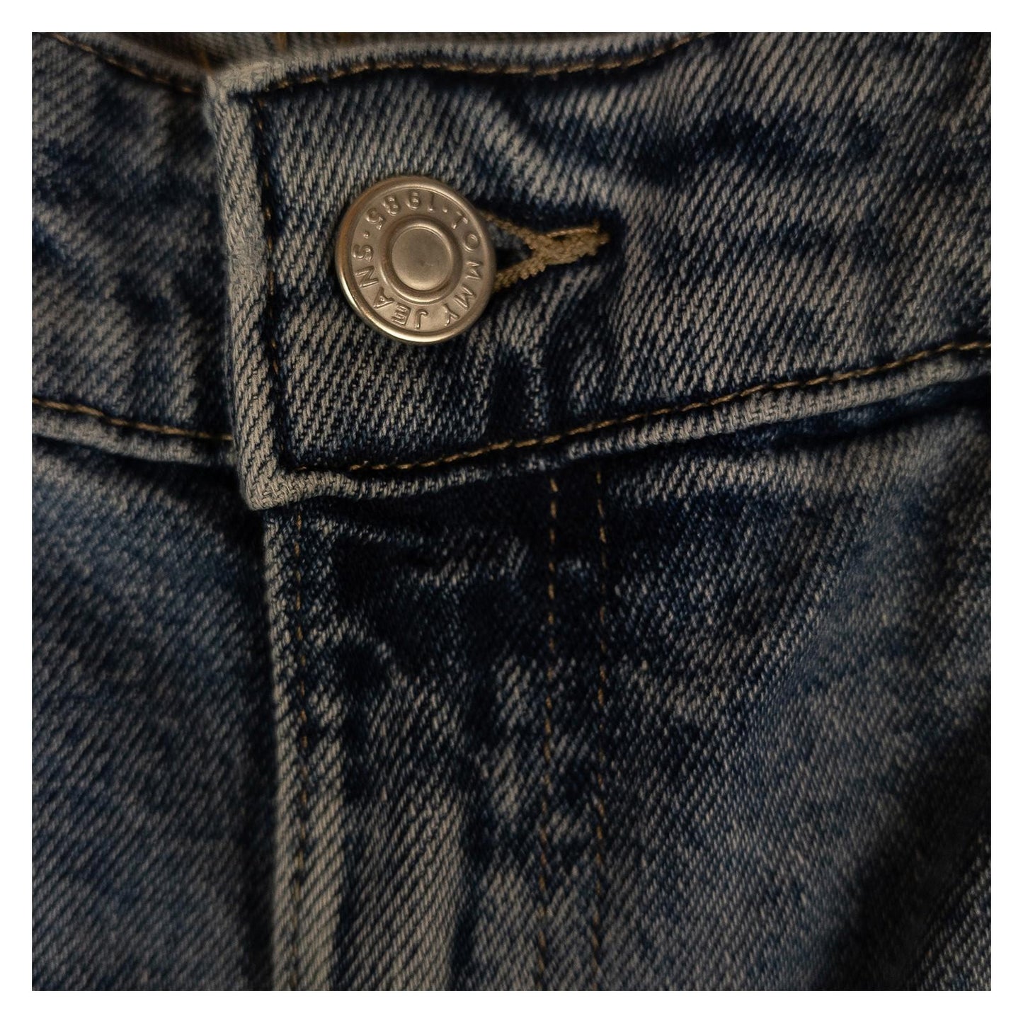 Tommy Jeans Ultra High Rise Mom Jeans W28 US 6 Blue Distressed Tapered Denim by Tommy Hilfiger – | RewearableUK