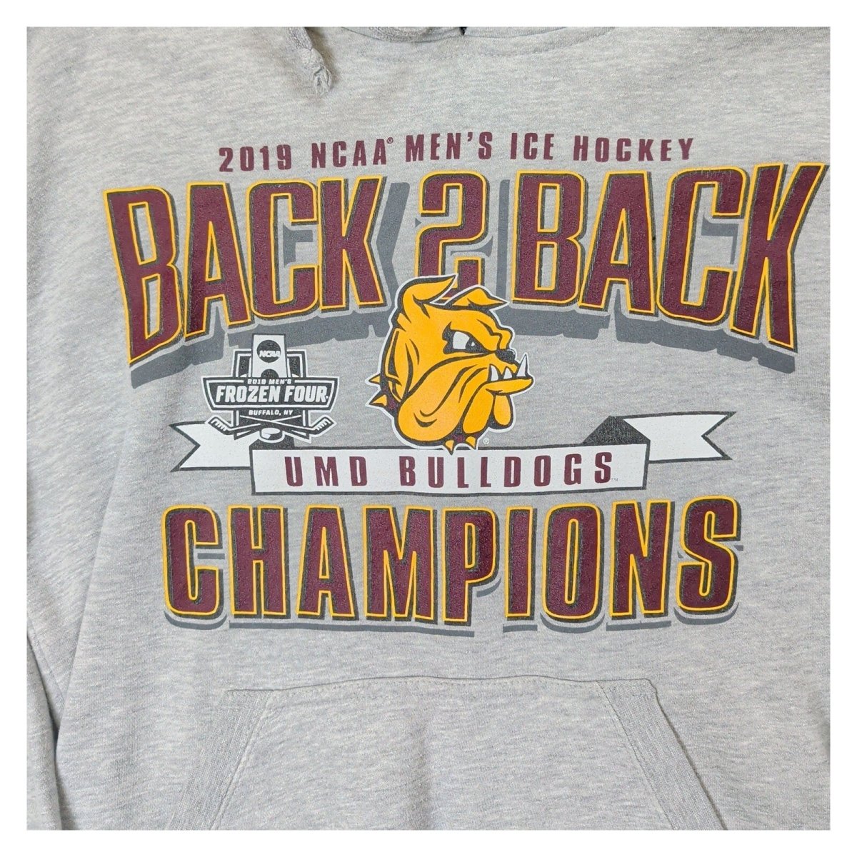 UMD Bulldogs 2019 NCAA Ice Hockey Champions Hoodie M Grey Frozen Four – product photo 2 | RewearableUK